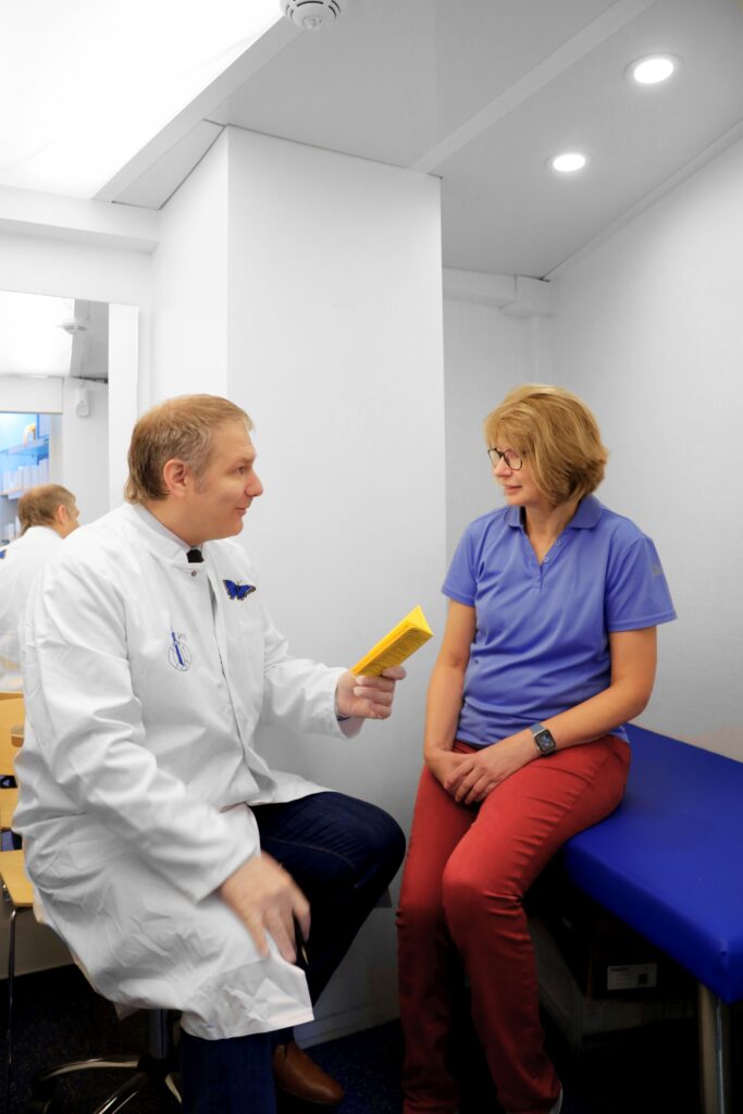 Dr. Fehske im Impfgespräch
